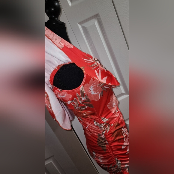 Off-shoulder Ruffle Trim Dress - Picture 4 of 4